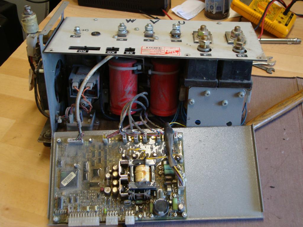 krmilje elektromotorja manjšega elektrokamiona joly